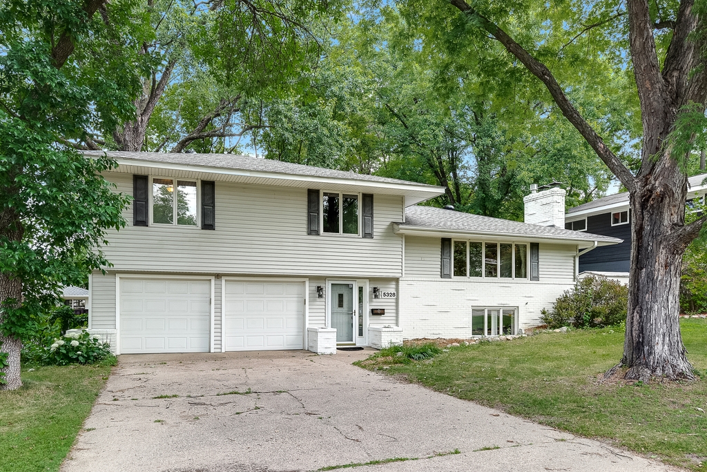 5328 Interlachen Blvd Edina