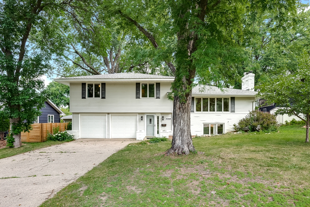 5328 Interlachen Blvd Edina